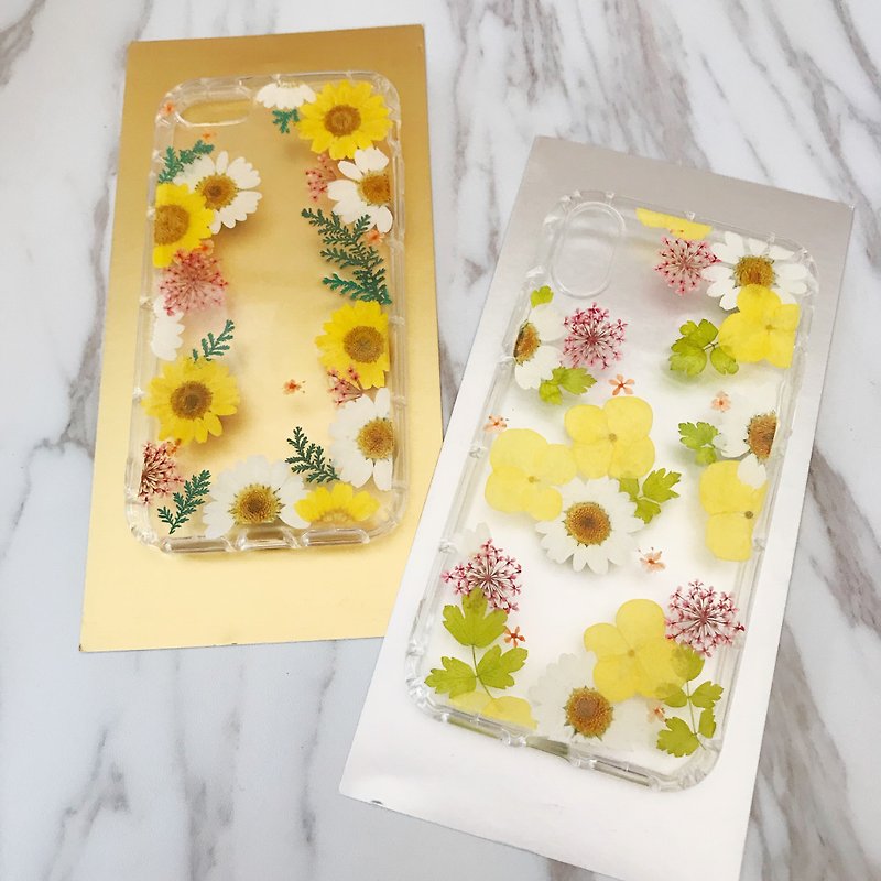 Pressed flower Phonecase Handmade with real flower  - เคส/ซองมือถือ - พืช/ดอกไม้ สีเหลือง