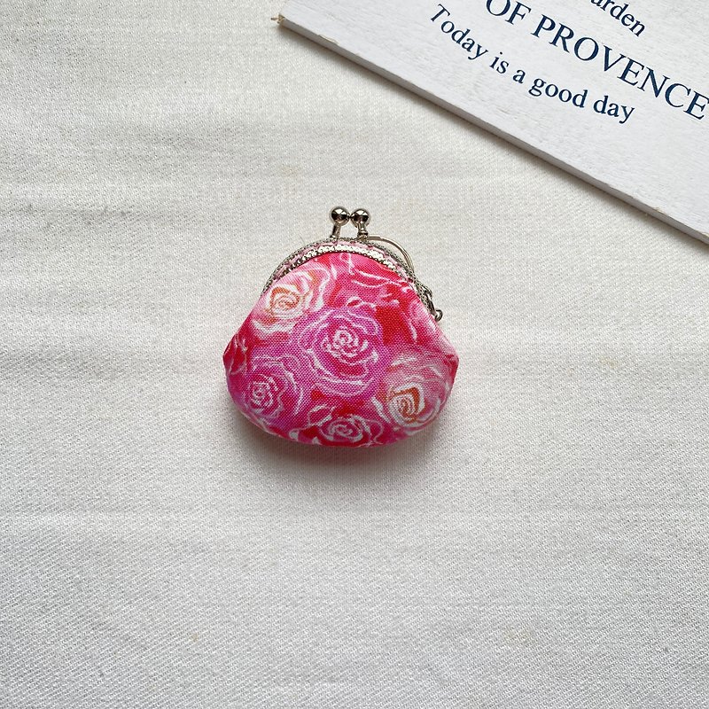 Hot Silver rose kiss lock bag keychain - กระเป๋าใส่เหรียญ - ผ้าฝ้าย/ผ้าลินิน 