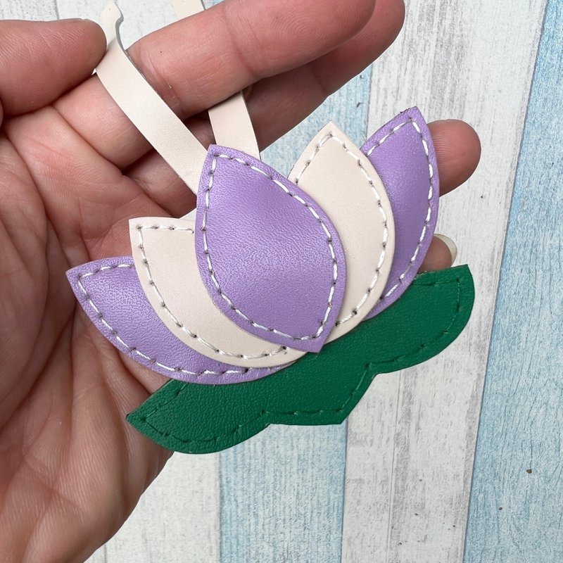 療癒小物 紫/米色 可愛 蓮花 純手工縫製 皮革 吊飾 小尺寸 - 吊飾/掛飾 - 真皮 紫色