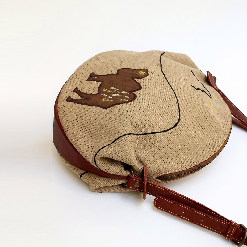 Desert embroidery shoulder bag of the moon - Messenger Bags & Sling Bags - Polyester Khaki
