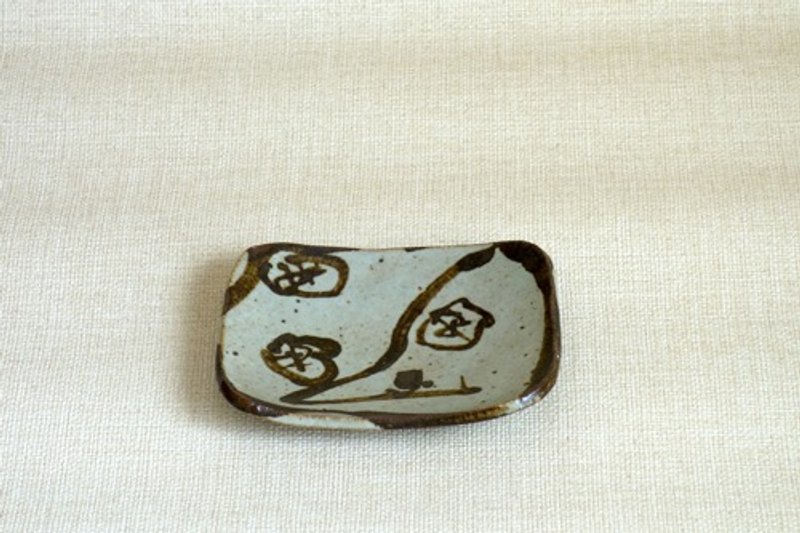 Rectangular plate with iron painting of plum blossoms - จานและถาด - ดินเผา สีเทา