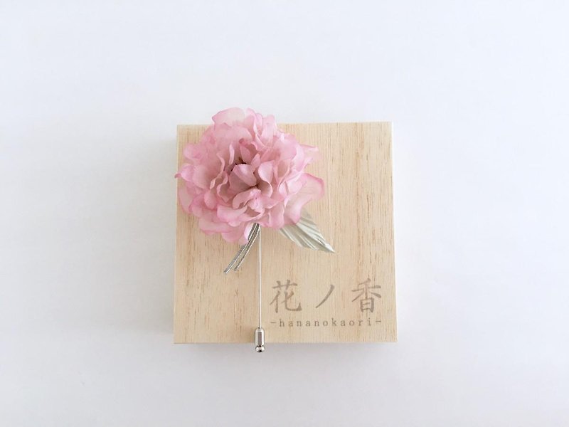 Silk flower brooch <Pink> - เข็มกลัด - ผ้าไหม สึชมพู