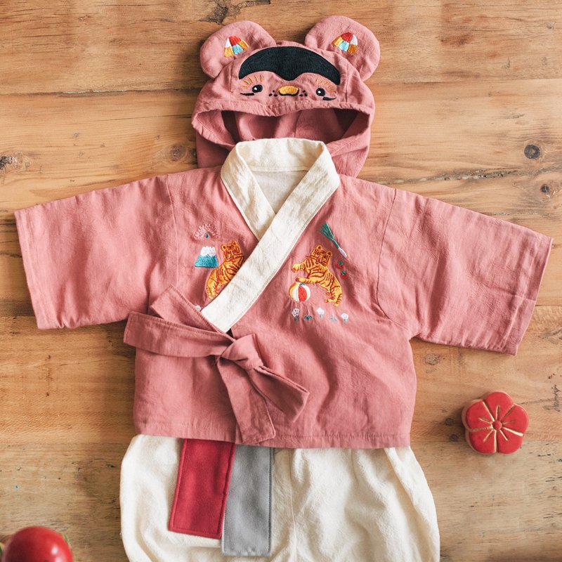 抓周道具奶油虎刺繡提花虎衣、虎帽 / 桃粉 - 男/女童禮服 - 棉．麻 粉紅色