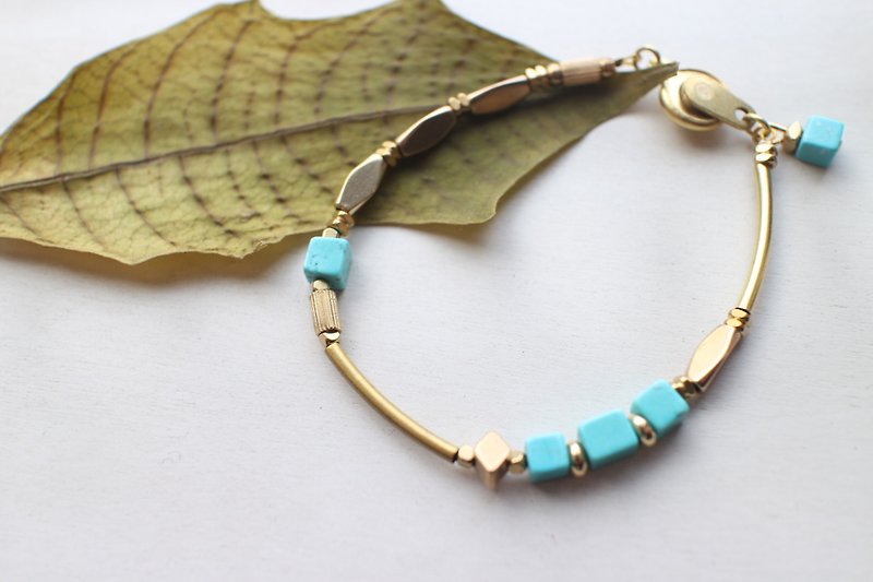 Turquoise/ Brass handmade bracelet - Bracelets - Other Metals Green