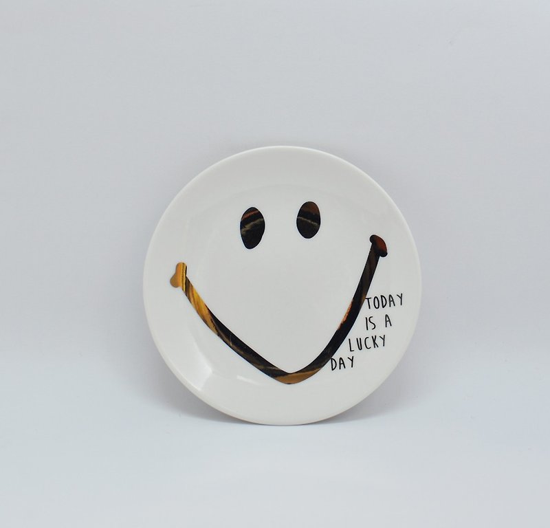 【日本SHINA CASA】Gold Smile金色微笑系列 白底微笑小圓盤/點心碟/小皿/飾品盤 11.5cm - 小碟/醬油碟 - 瓷 金色