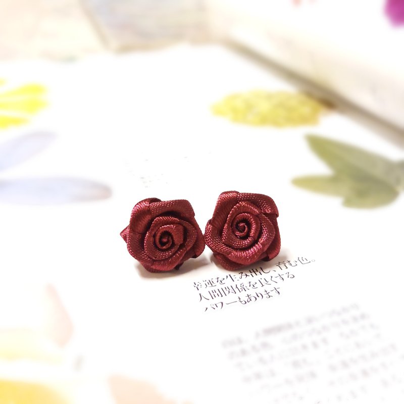 可愛絹布小玫瑰花耳環 EAR-018 7色入 - 耳環/耳夾/耳骨夾 - 絲．絹 多色