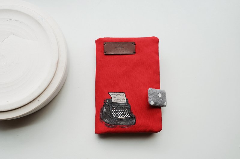 Hand-painted typewriter passport holder - ที่เก็บพาสปอร์ต - ผ้าฝ้าย/ผ้าลินิน สีแดง