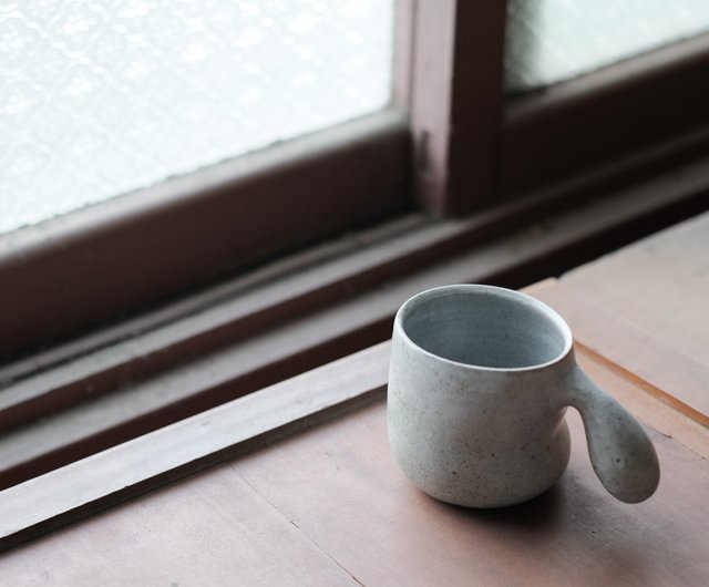 陶器の雲模様の瓶 Lot 92 - NORTHERN SONG CIZHOU YUHUNCHUN VASE 北宋磁州窑玉壶春瓶