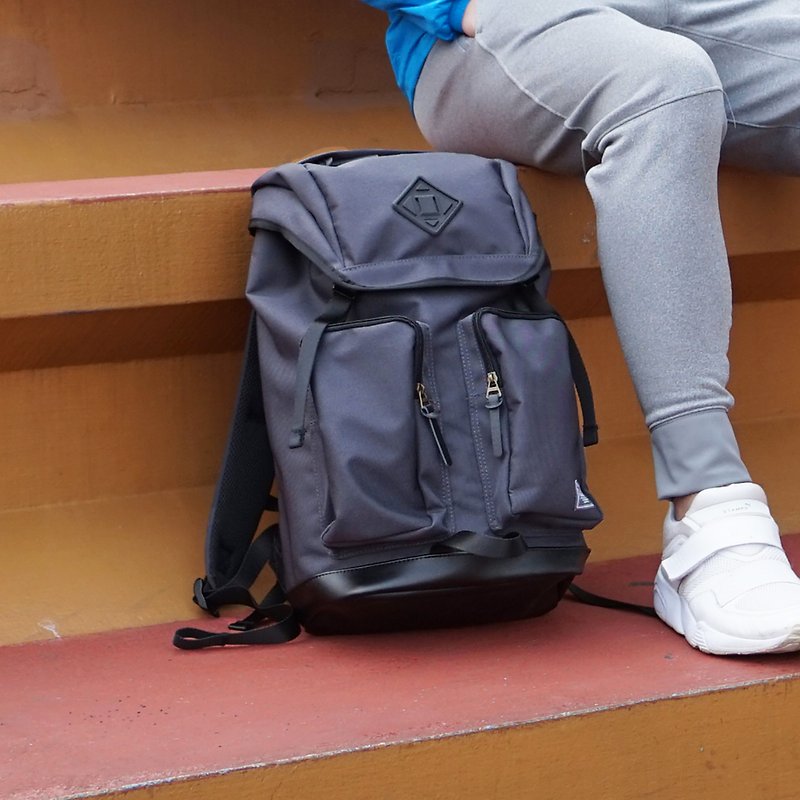 Argali 香港品牌 真皮後背包 超實用分類 Racoon Backpack 深灰色 - 後背包/書包 - 其他材質 黑色