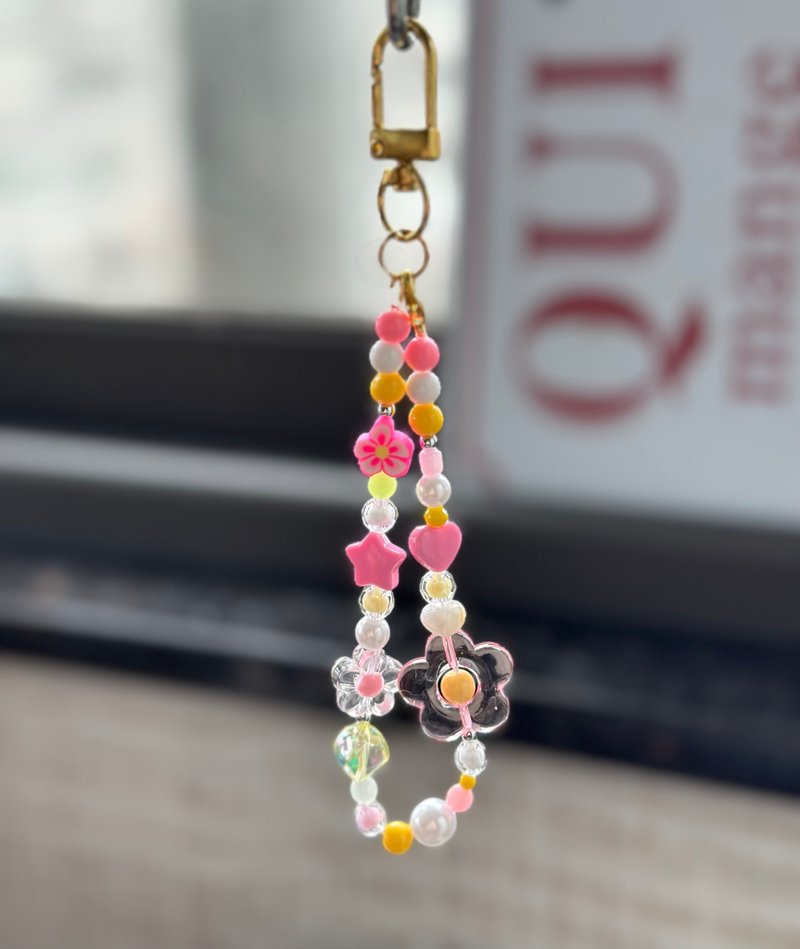 Beaded charm pink colorful girly - พวงกุญแจ - พลาสติก สึชมพู