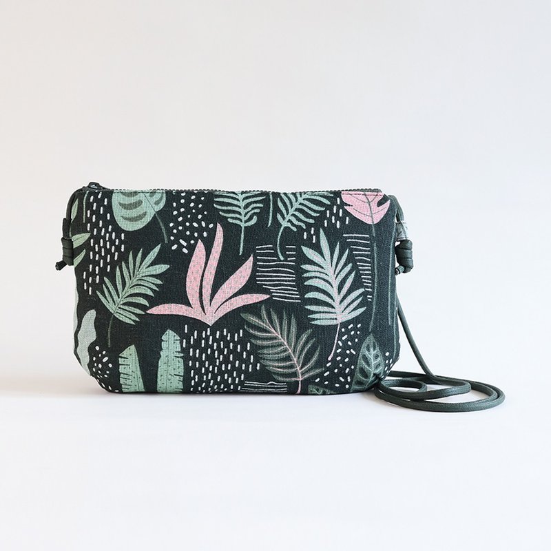 Hand-sewn and spliced ​​two-color dark night jungle carry-on small cross-shoulder cloth bag - กระเป๋าแมสเซนเจอร์ - ผ้าฝ้าย/ผ้าลินิน สีเหลือง