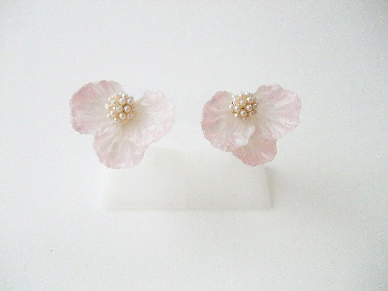 Flower Earrings / Earrings Sweet Pink - Earrings & Clip-ons - Acrylic Pink