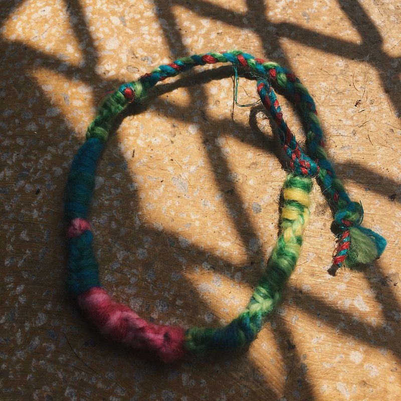 [Tie rope bracelet] Tiger Class / A little peach in the green bush - Bracelets - Cotton & Hemp Green