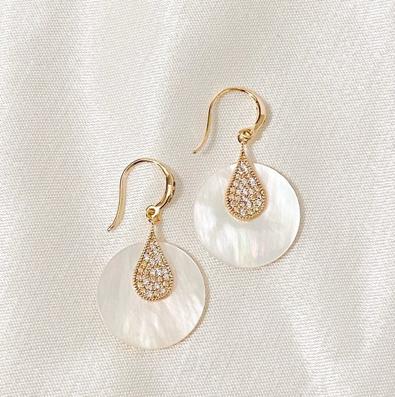 RURI | noble drop-shaped natural Stone moon-shaped pearl earrings Clip-On - ต่างหู - เปลือกหอย ขาว