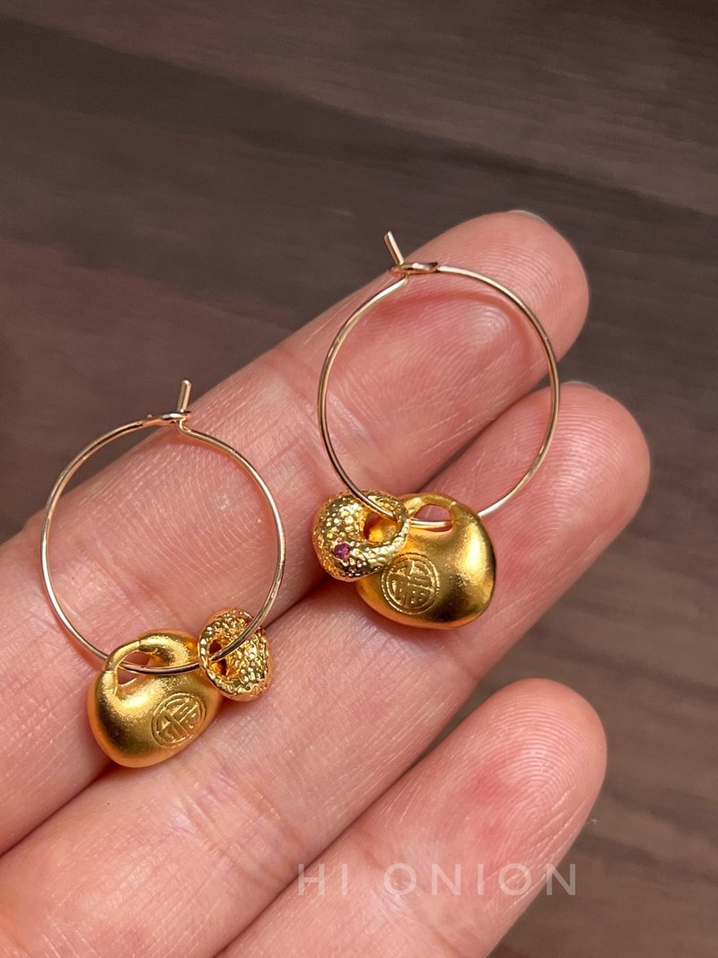 Hi Onion原創小眾復古沙金錢袋圓形耳鉤新中式耳夾高級藝術耳環 - 耳環/耳夾/耳骨夾 - 其他材質 