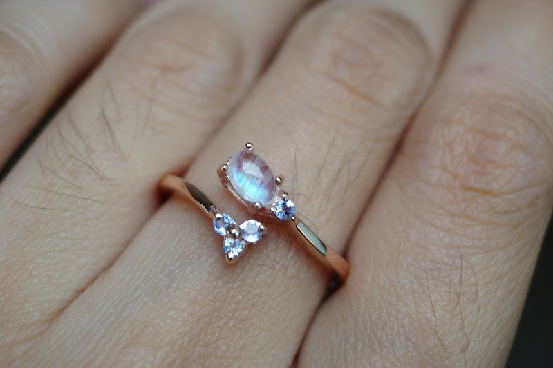 Natural Rainbowmoonstone Ring Silver925 with rose gold plated - 戒指 - 純銀 白色