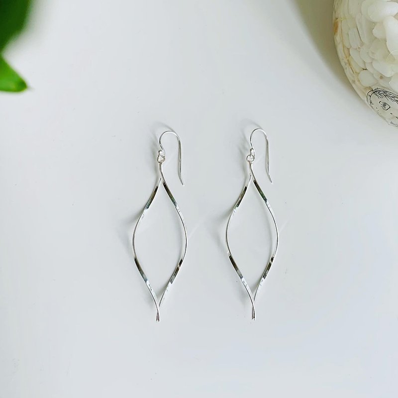 925 sterling silver / curved line• diamond earrings - Earrings & Clip-ons - Other Metals Silver