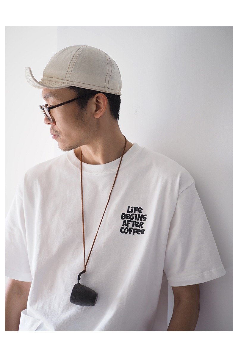 Life Begins After Coffee.  prints with large pocket T-shirt Unisex - เสื้อยืดผู้ชาย - ผ้าฝ้าย/ผ้าลินิน ขาว