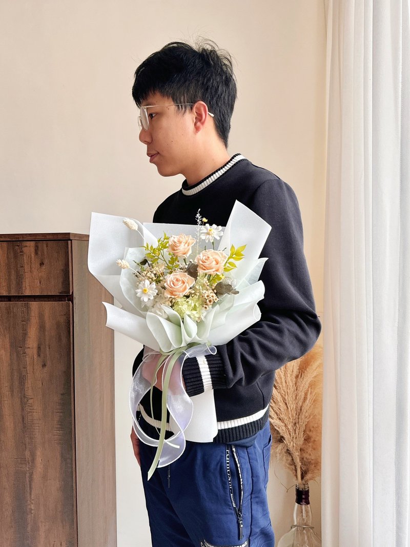 晨曦花語 永生花束 情人節花束 畢業花束 - 乾燥花/永生花 - 植物．花 白色