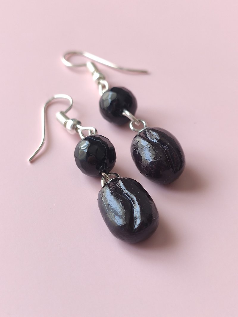 Coffee beans earrings with black stone - 耳環/耳夾 - 黏土 黑色