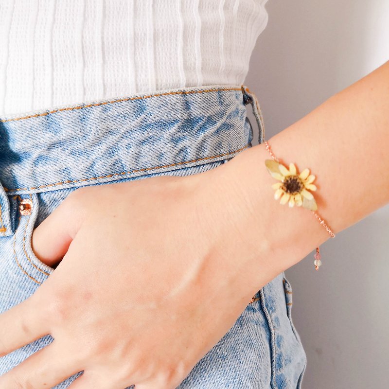 Handcrafted Pressed Sunflower Bracelet - สร้อยข้อมือ - โรสโกลด์ 