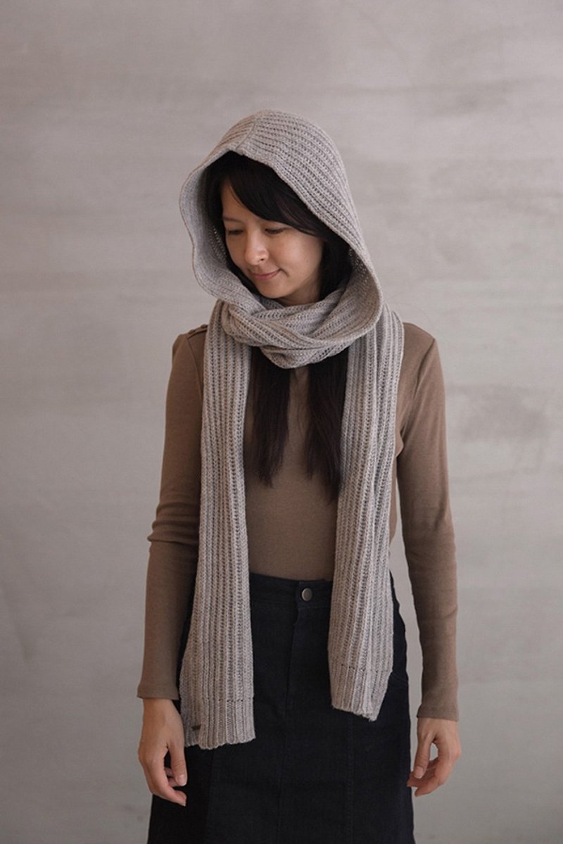 Embrace winter hooded scarf Warm Your Heart Scarf - อื่นๆ - เส้นใยสังเคราะห์ สีเทา