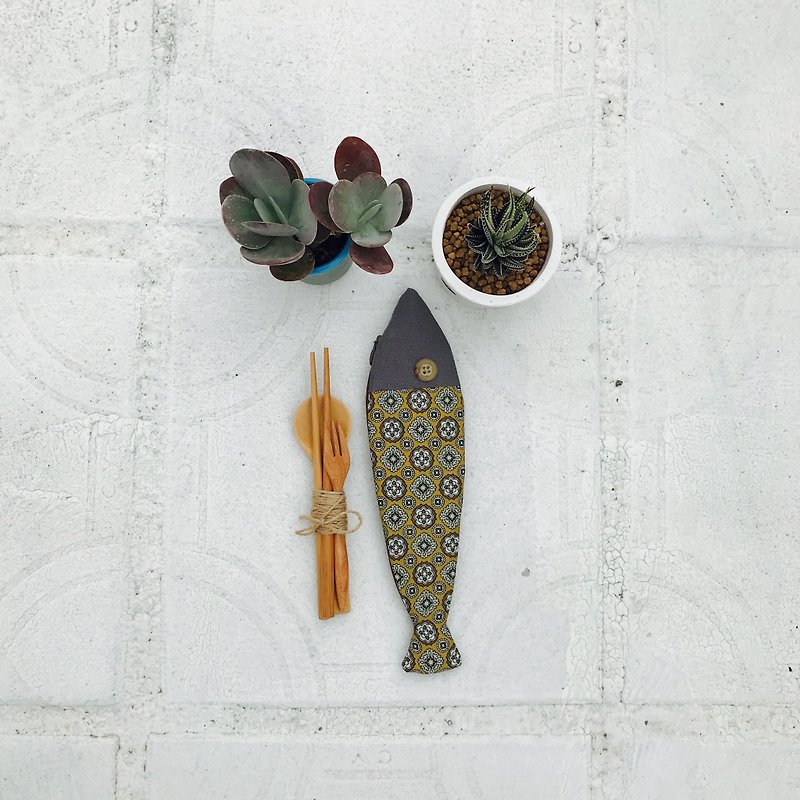 There is a fish in my house. Tableware environmental protection bag 032509B - Cutlery & Flatware - Cotton & Hemp Yellow
