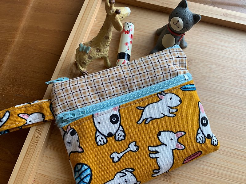 Home has a small Q dog double zipper super practical carry-on pouch ~ cool yellow. Card holder. Wallet. Work identification card holder - กระเป๋าสตางค์ - ผ้าฝ้าย/ผ้าลินิน สีเหลือง