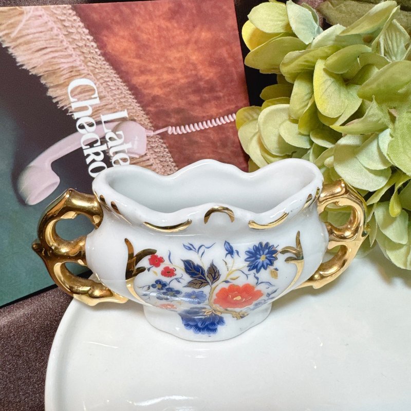 【西洋古董飾品】西班牙手工 Guillen 陶瓷美花卉金邊置 置物盒 - 名片架/名片座 - 貴金屬 多色