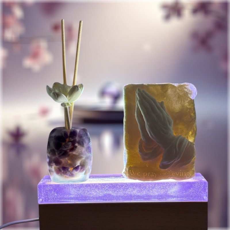 Pure Thoughts and Good Luck Crystal Peace Lamp Holder Series Amethyst Praying Hands Fragrance Lamp comes with 5ML essential oil - โคมไฟ - เรซิน สีเหลือง