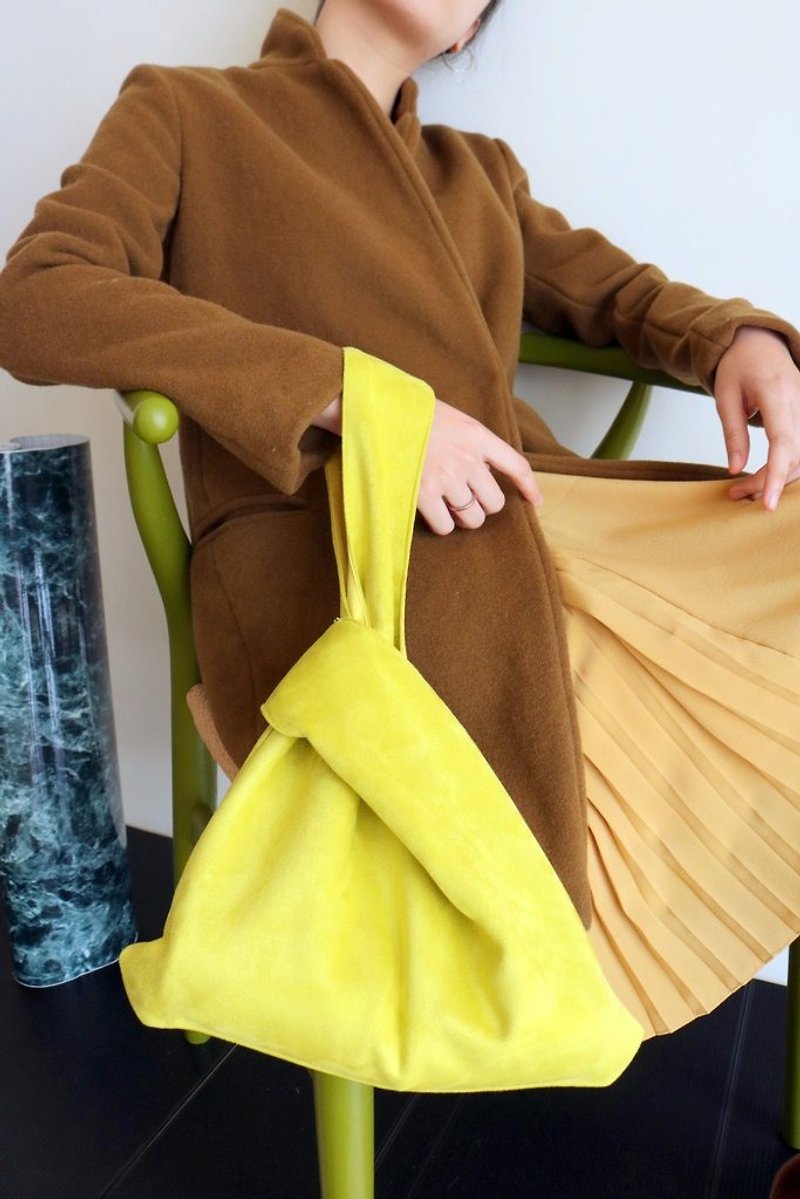 Yellow lemon yellow hand bag - กระเป๋าถือ - หนังแท้ 