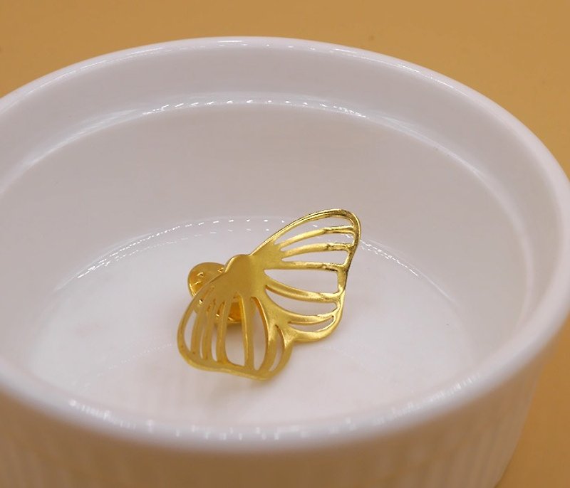 Handmade Butterfly Pins - 18K gold plated on brass - 胸針/心口針 - 其他金屬 金色