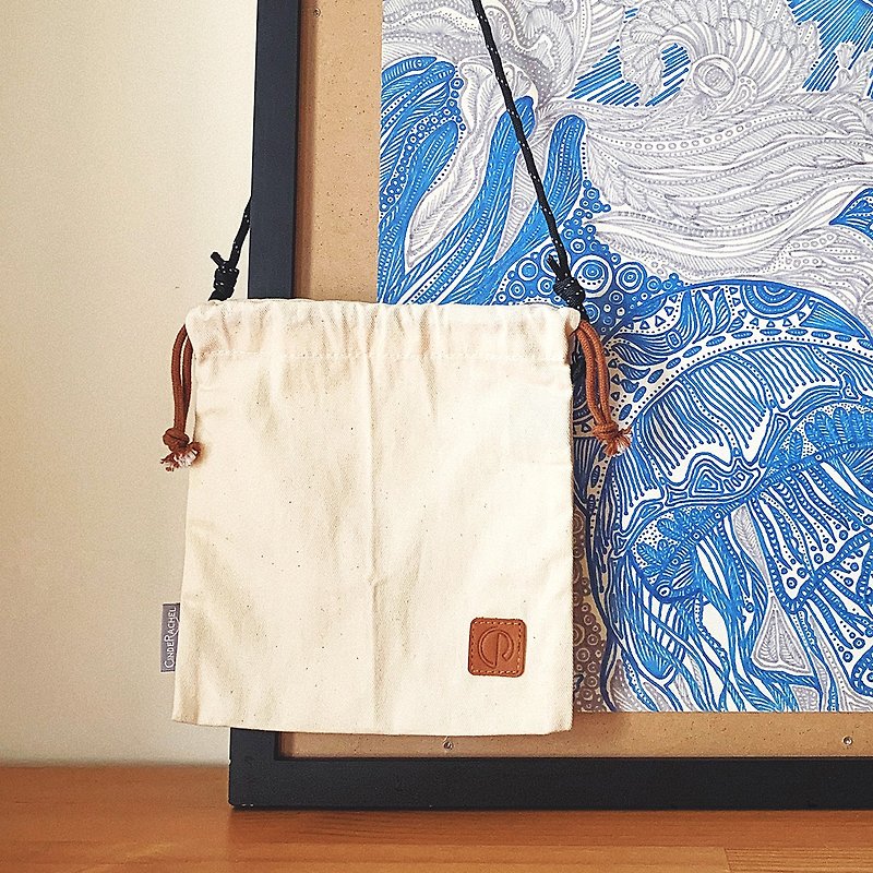 CINDERACHEL designer minimalist style reflective lanyard personality wild crossbody drawstring bag canvas bag beige - กระเป๋าแมสเซนเจอร์ - ผ้าฝ้าย/ผ้าลินิน ขาว