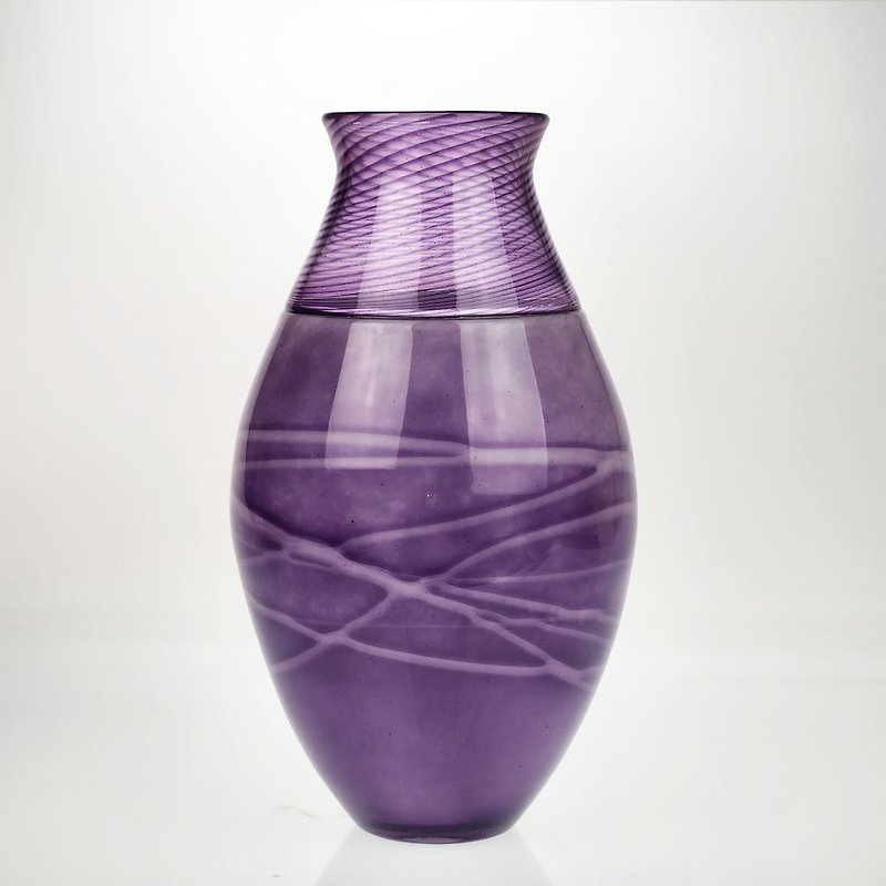 迴享系列-紫棠瓶 手作玻璃花器 純手工吹製 - 花瓶/陶器 - 玻璃 紫色