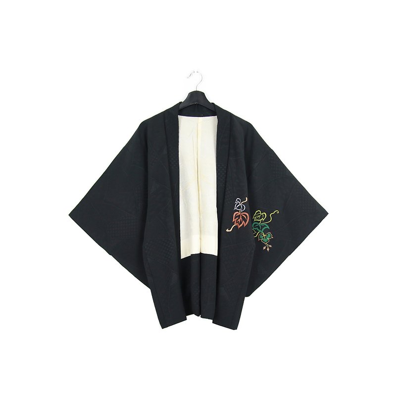 Back to Green::日本帶回和服 羽織 黑 刺繡 彩色葉 //男女皆可穿// vintage kimono (KI-145) - 女大衣/外套 - 絲．絹 