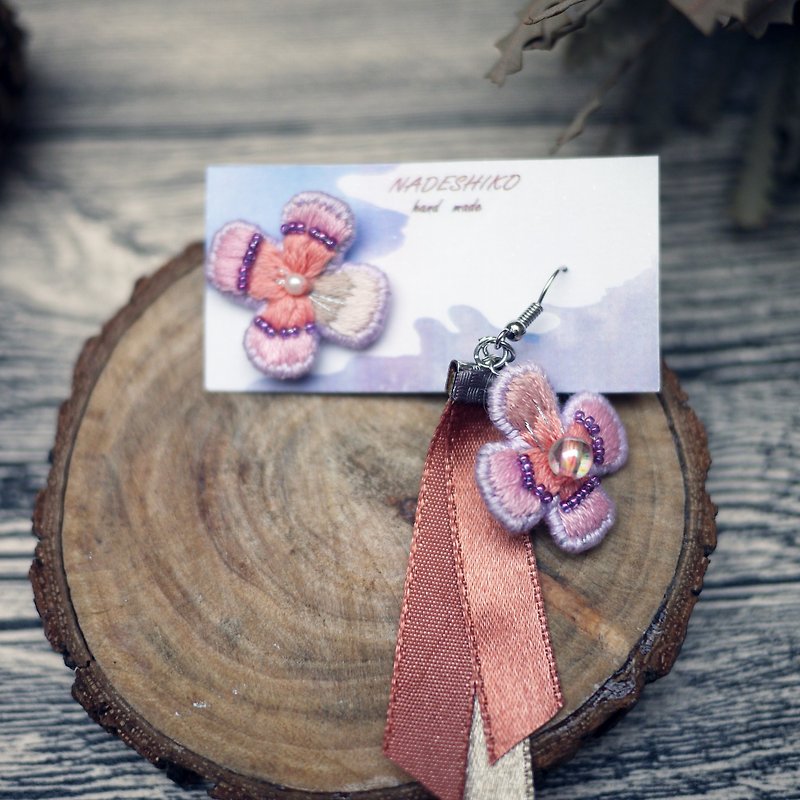 【Flower Room Training Hand Embroidery】 Embroidery / Asymmetric Earrings / Flowers - ต่างหู - งานปัก สีม่วง