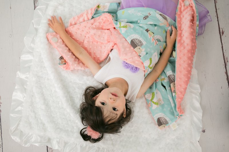Minky多功能 點點顆粒 攜帶毯嬰兒毯冷氣毯被 粉橘-企鵝北極熊 - 嬰兒床墊/睡袋/枕頭 - 棉．麻 多色