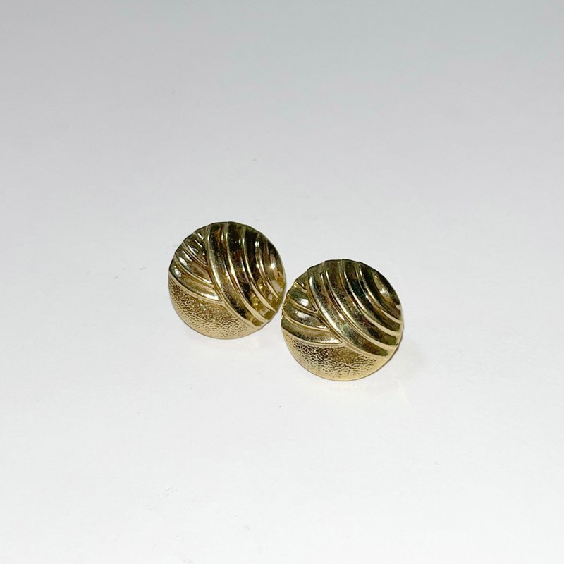 娑作 耳環 - 耳環/耳夾/耳骨夾 - 塑膠 金色