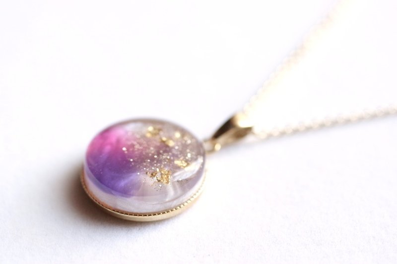 Resin Art Round Pendant - Fujitsubo - สร้อยคอ - เรซิน สีม่วง