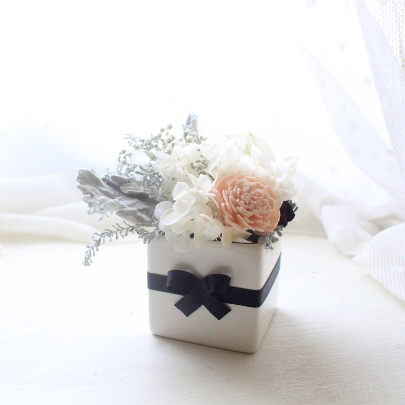 White snow elegant small table flower · wooden hydrangea dry flower classic flower ceremony - ช่อดอกไม้แห้ง - พืช/ดอกไม้ สึชมพู