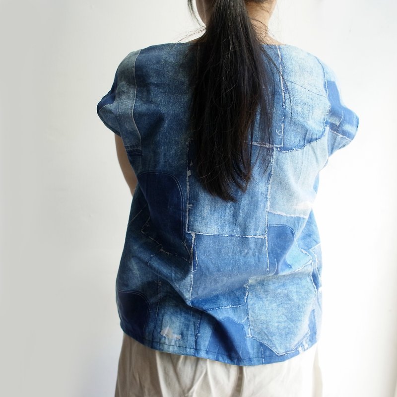 Japanese short board V-neck shirt Denim denim patchwork handmade custom shirt - เสื้อผู้หญิง - ผ้าฝ้าย/ผ้าลินิน สีน้ำเงิน