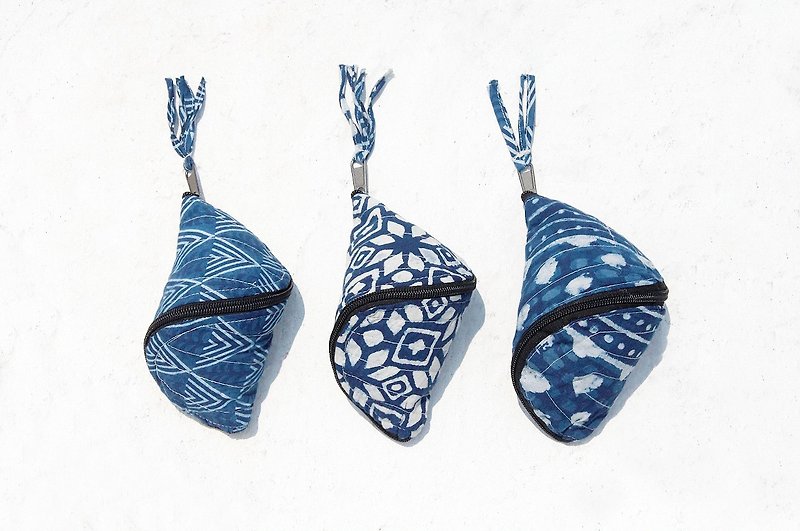 Handmade blue dyed coin purse/Indigo storage bag/ethnic style handmade small bag/easy card holder-geometry - กระเป๋าสตางค์ - ผ้าฝ้าย/ผ้าลินิน สีน้ำเงิน