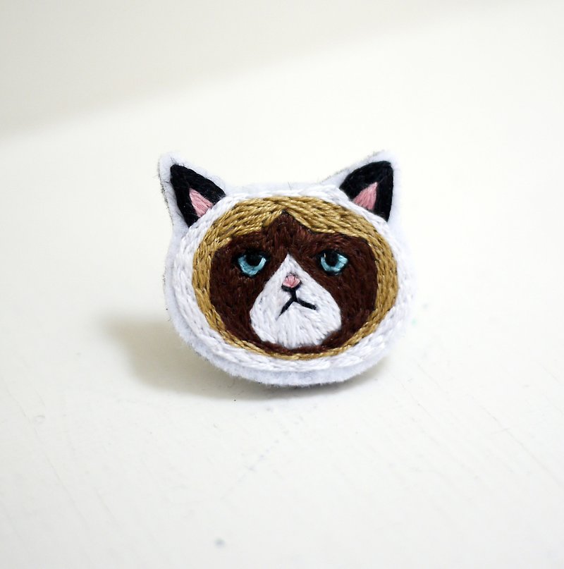 (With stitching instructional video) Cat's emoji badge embroidery DIY kit-Unhappy cat - Knitting, Embroidery, Felted Wool & Sewing - Thread 