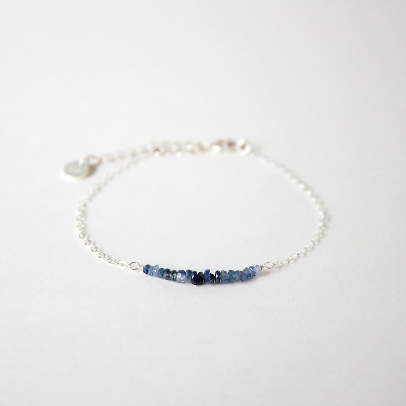 Handmade Simple Sapphire with 925 silver Bracelet, Birth stone for September - สร้อยข้อมือ - เครื่องเพชรพลอย สีน้ำเงิน
