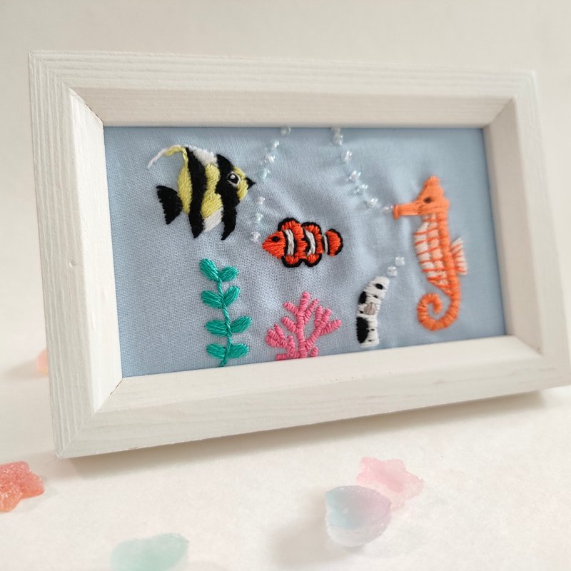 涼やかな水族館の刺繍フレーム　刺繍ファブリックパネル - 其他 - 棉．麻 多色
