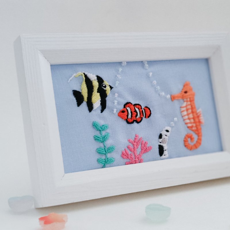 涼やかな水族館の刺繍フレーム　刺繍ファブリックパネル - 其他 - 棉．麻 多色