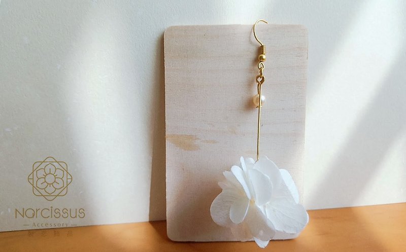 Natural preserved flowers and foliage earring  ( white) ) - Earrings & Clip-ons - Plants & Flowers White