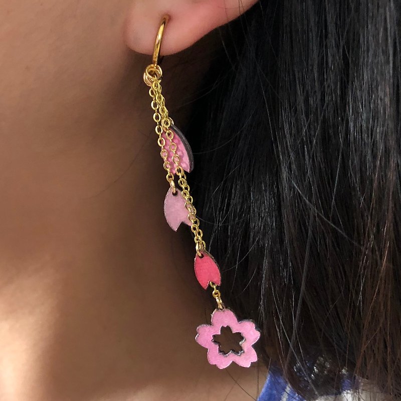 | Leather gadgets | Four seasons | Pink cherry blossoms and cherry blossoms long earrings Clip-On | - ต่างหู - หนังแท้ สึชมพู