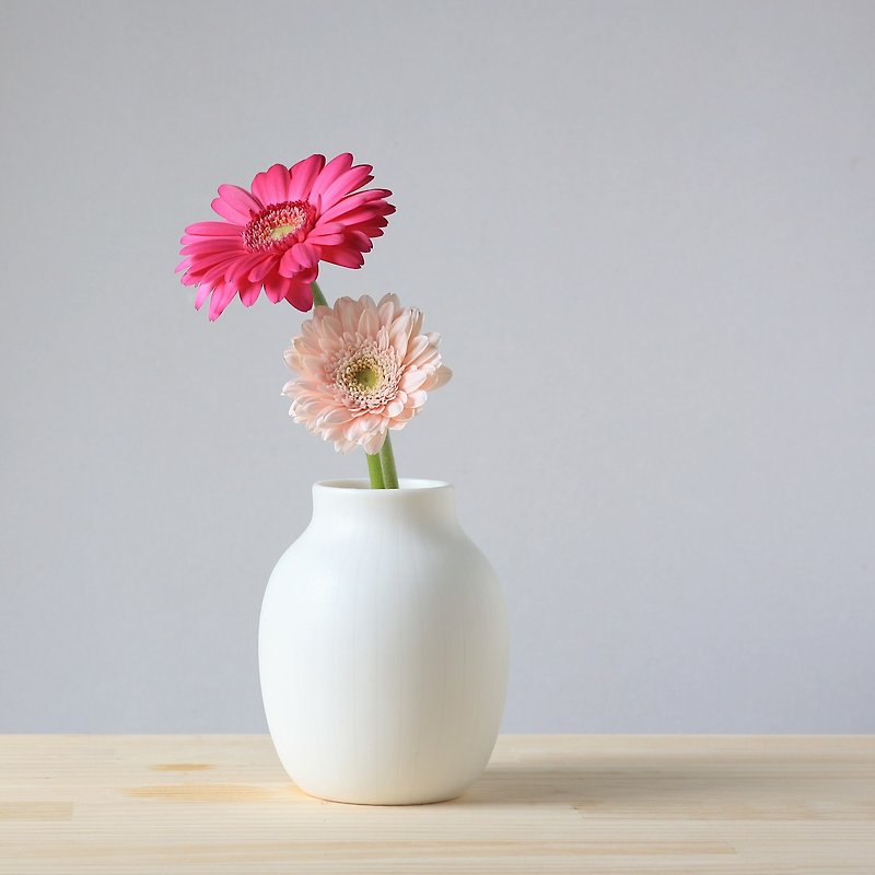 Long white pottery flower vase - Pottery & Ceramics - Porcelain White