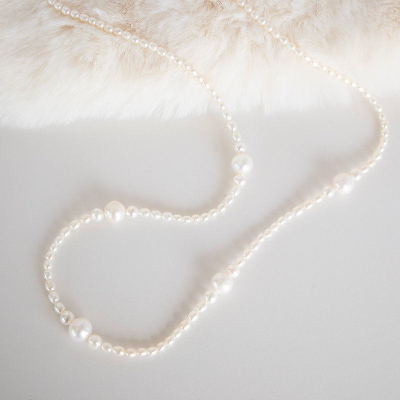 Pearl long necklace/glossy charm - Necklaces - Pearl White